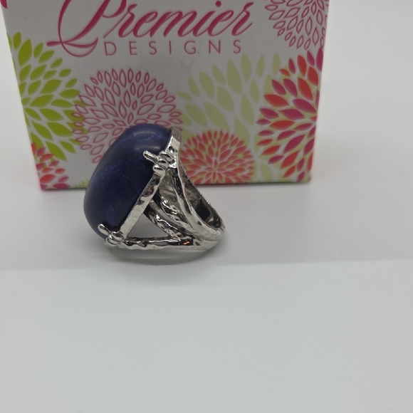 Premier Designs Silver Ring with Deep Blue Stone - Picture 2 of 4